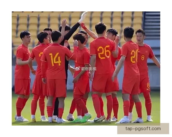 中国男足主场憾负日本错失晋级机会引发球迷热议